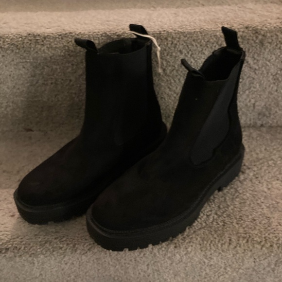 NWOB SINCERELY JULES Faux Suede Boots - Picture 5 of 12